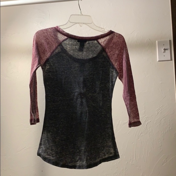 extra small wet seal t-shirt - Picture 2 of 2